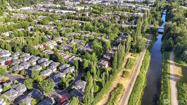 15637 NE 92nd Way #B2101, Redmond, WA 98052