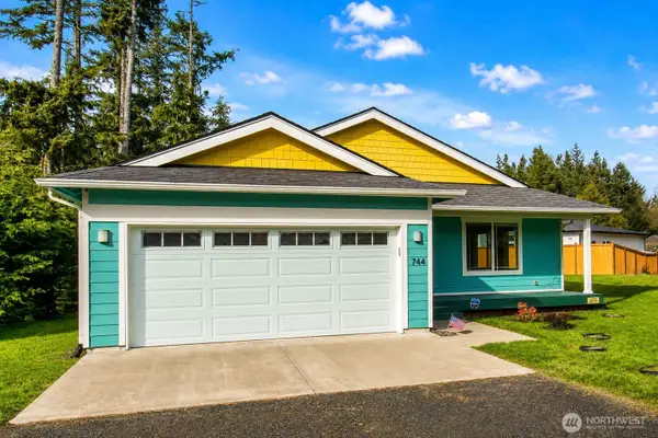 744 SE Evergreen Avenue, Ocean Shores, WA 98569