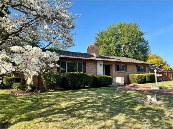 301 NE A Street #1,2,3, College Place, WA 99324