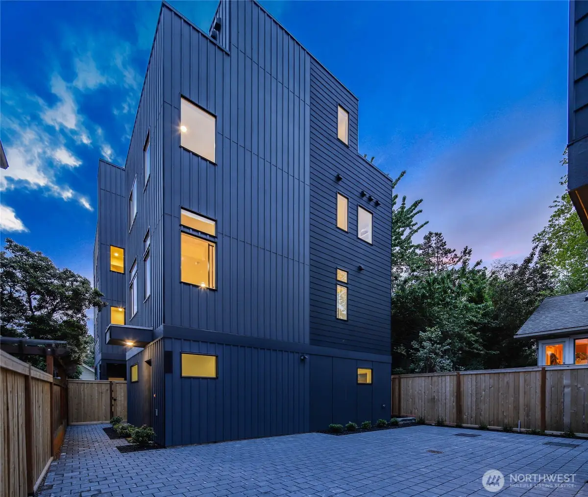 4527 Corliss Avenue N, Seattle, WA 98103 - #1