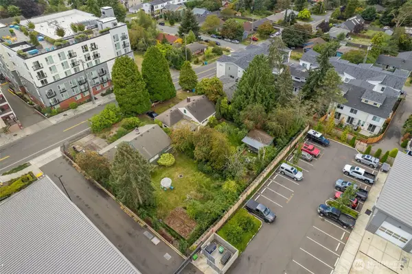 1216 NE 180th Street #1, Shoreline, WA 98155