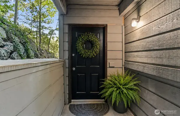 12543 NE 23rd Place #D1, Bellevue, WA 98005
