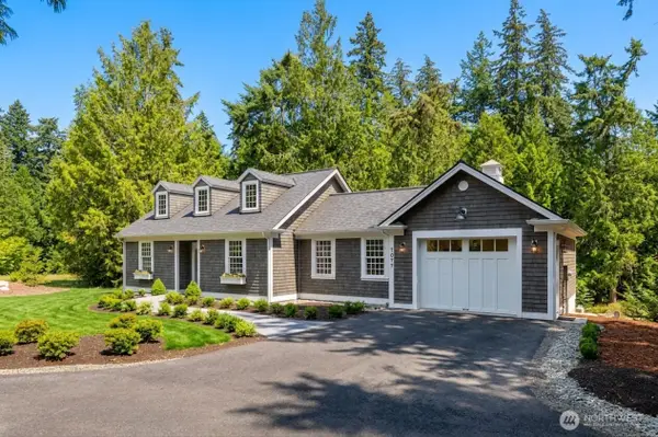 7077 NE Ridge Lane #B, Bainbridge Island, WA 98110