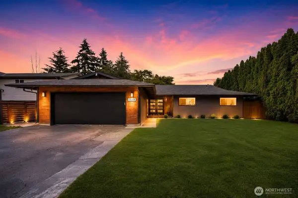 25330 32nd Place S, Kent, WA 98032