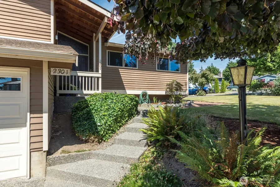 2301 Monica Drive, Mount Vernon, WA 98273 - #2