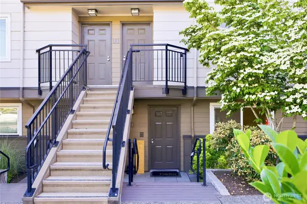 15829 NE Leary Way #A-104, Redmond, WA 98052