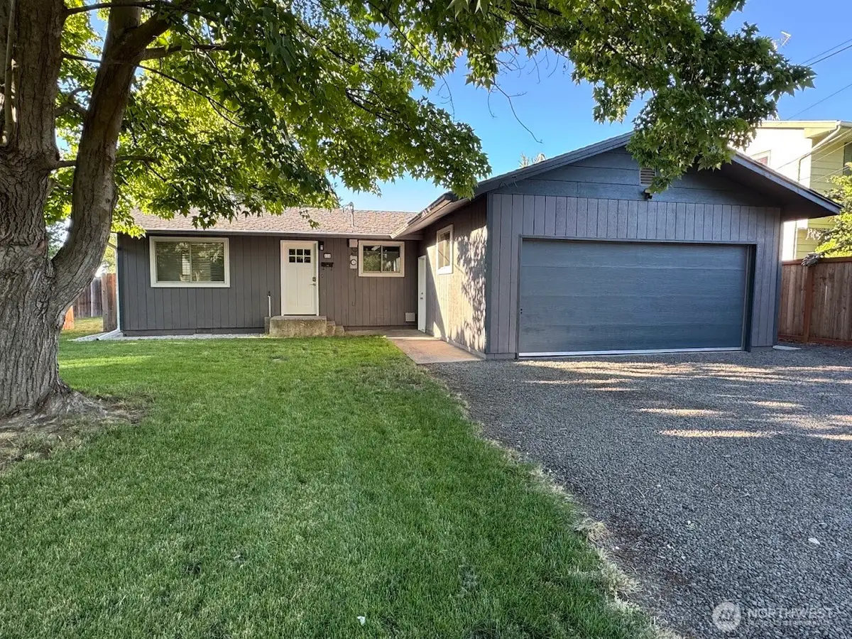 424 SW 3rd Street, College Place, WA 99324 - #1