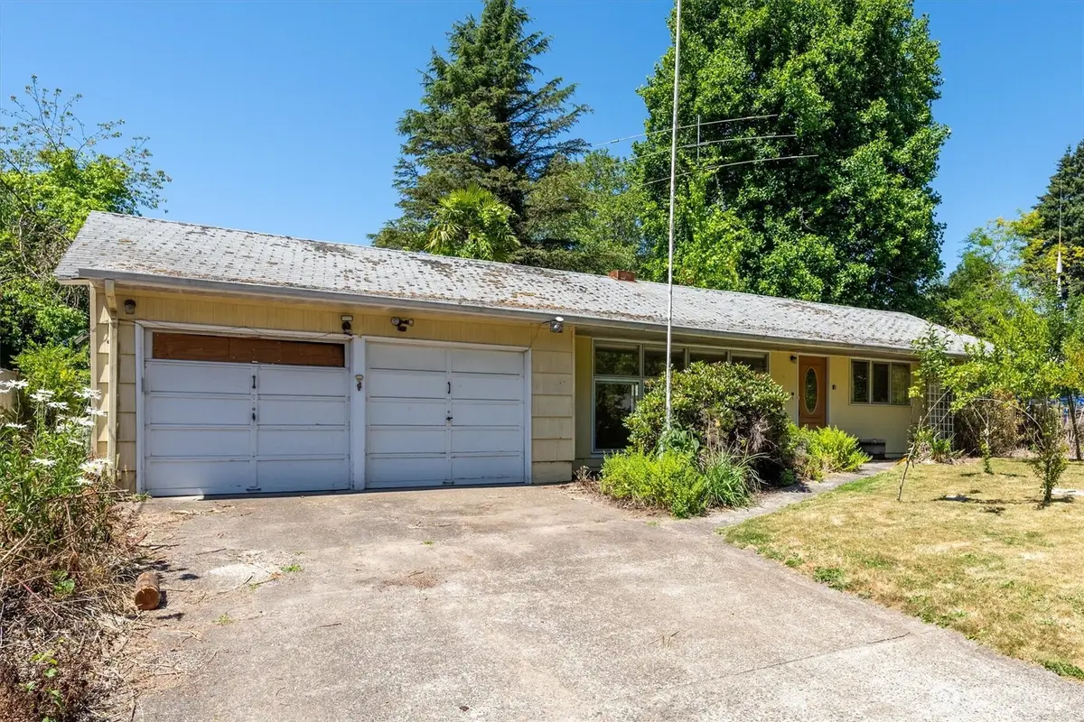 401 Barr Drive, Kelso, WA 98626 - #1