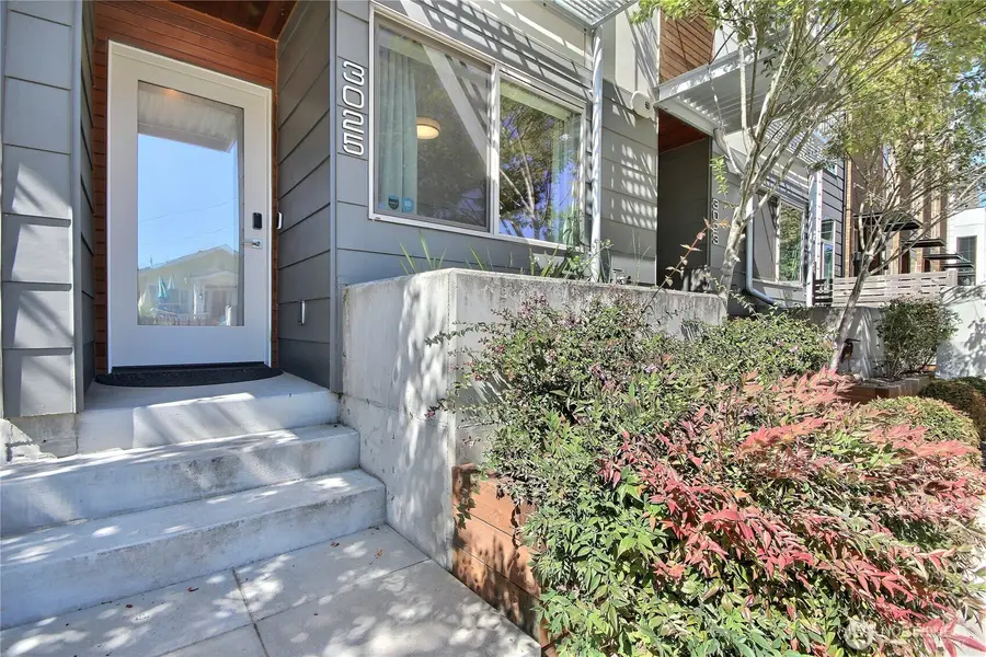 3025 62nd Avenue Sw, Seattle, WA 98116 - #3