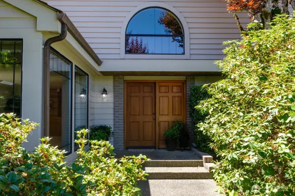 106 Chinook Lane, Steilacoom, WA 98388