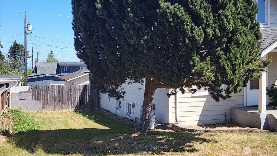 415 E Lopez Ave, Port Angeles, WA 98362 - #2