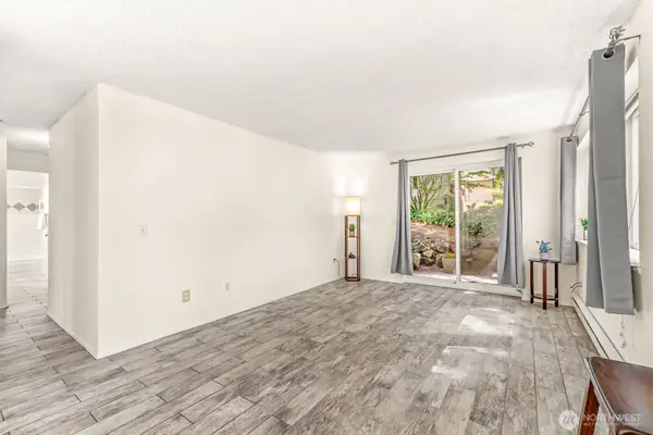 5912 California Avenue Sw #102, Seattle, WA 98136
