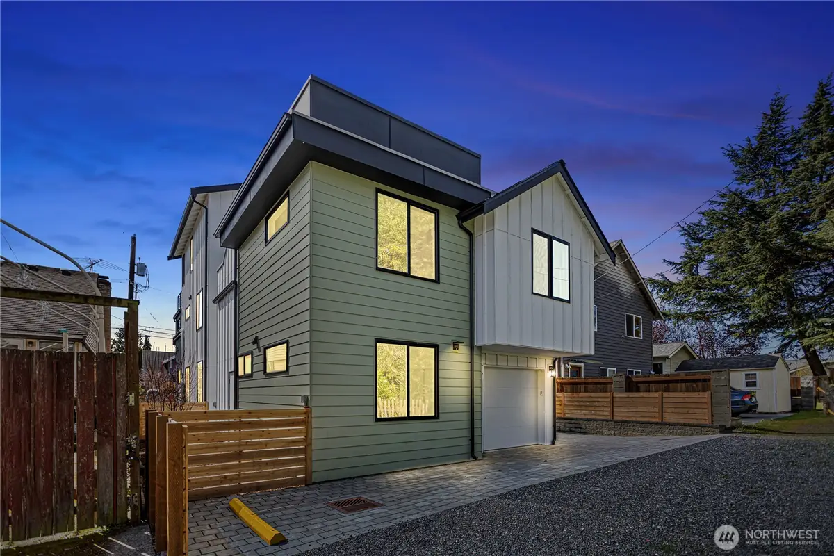 516 N 102nd Street, Seattle, WA 98133 - #1