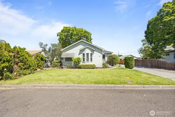 26 SW 13th, College Place, WA 99324