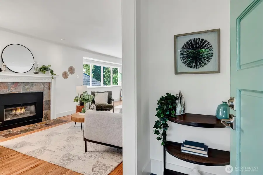 327 NE 55th Street, Seattle, WA 98105 - #3