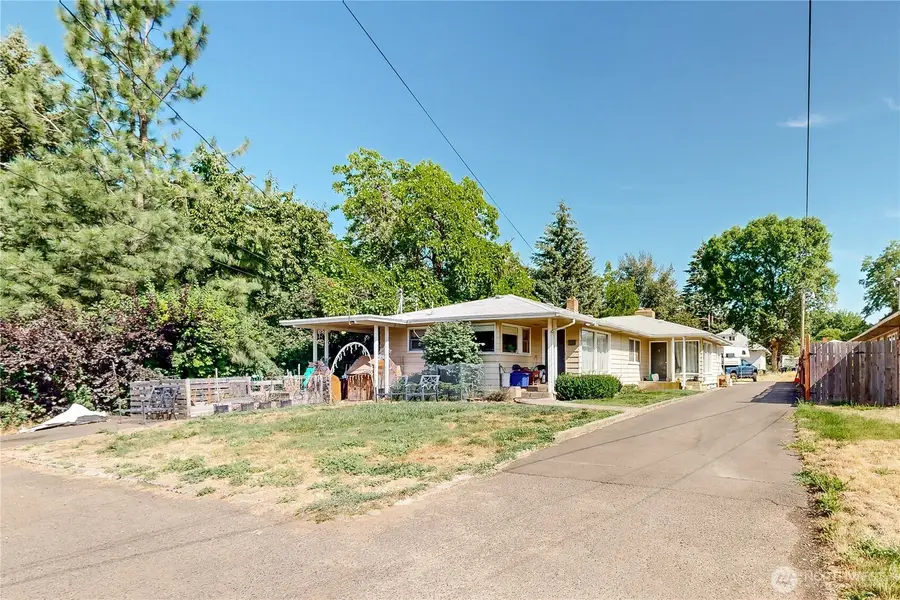 1851 Carl Street, Walla Walla, WA 99362 - #2