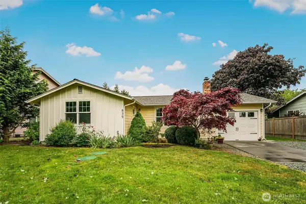 835 Livingston Bay Shore Drive, Camano Island, WA 98282