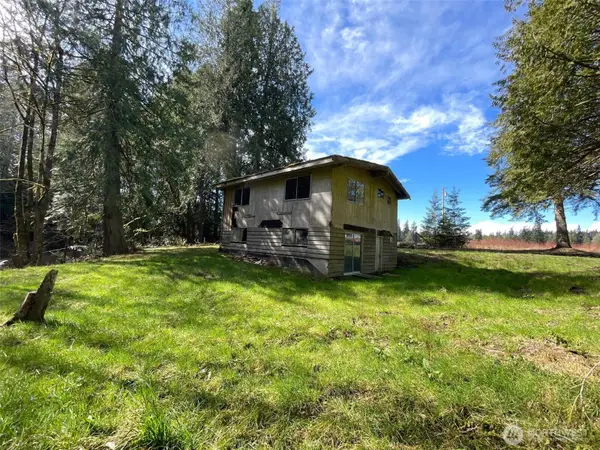 33247 Eglon Road Ne, Kingston, WA 98346