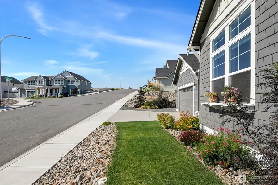 639 S Kent Avenue, East Wenatchee, WA 98802 - #3
