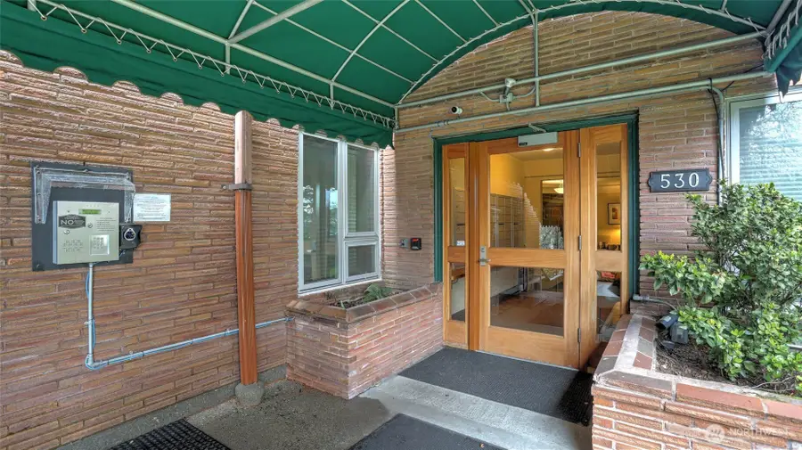 530 W Olympic Place #304, Seattle, WA 98119 - #2
