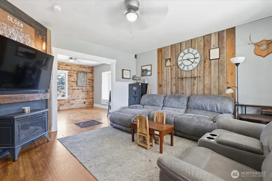 418 W Chestnut Street, Almira, WA 99103 - #3