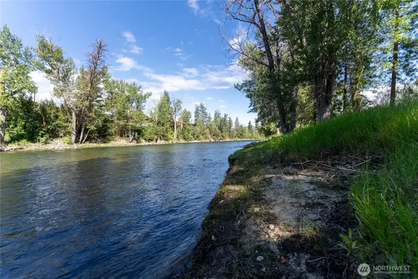 821 Riverside Street, Winthrop, WA 98862