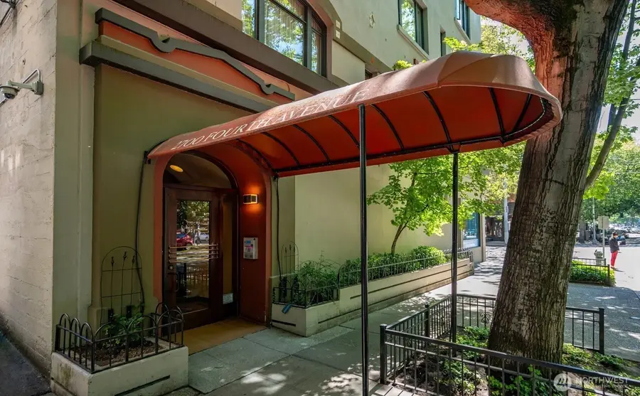 2700 4th Avenue #503, Seattle, WA 98121 - #3