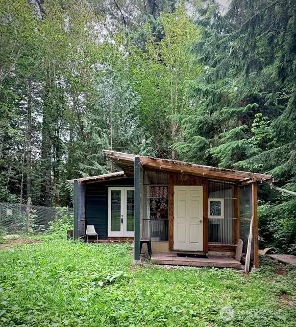 55901 317th Avenue E, Ashford, WA 98304