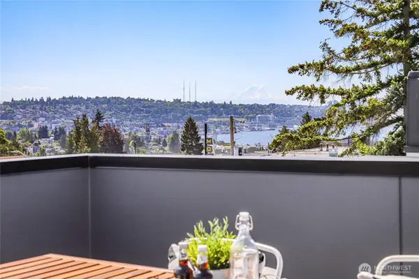 4222 Linden Avenue N, Seattle, WA 98103