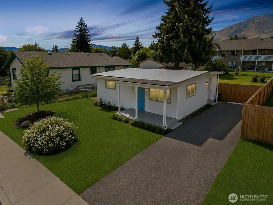119 W Gibson Avenue, Chelan, WA 98816 - #2