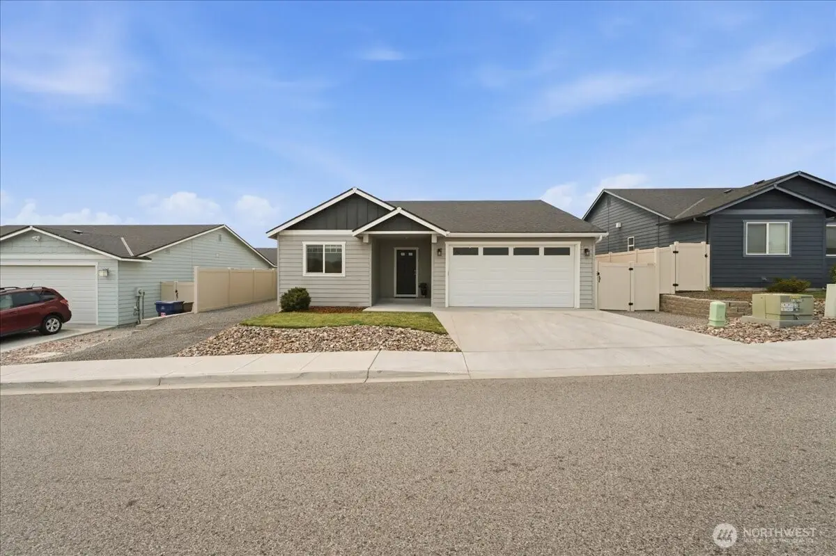 148 S Nevada Avenue, East Wenatchee, WA 98802 - #1