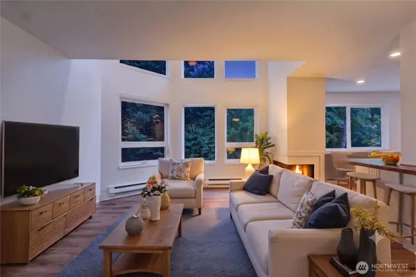 3423 W Government Way #8, Seattle, WA 98199