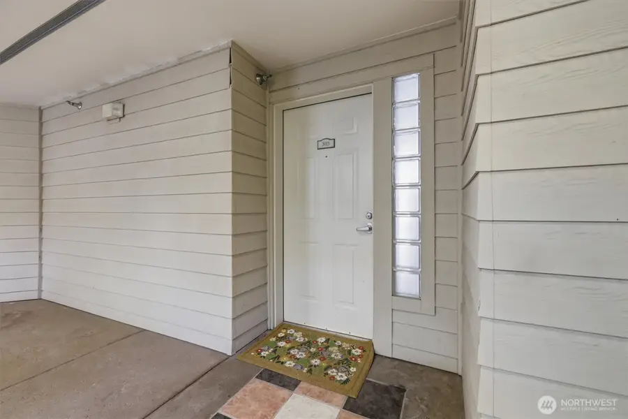 1417 Queen Anne Avenue N #303, Seattle, WA 98109 - #3