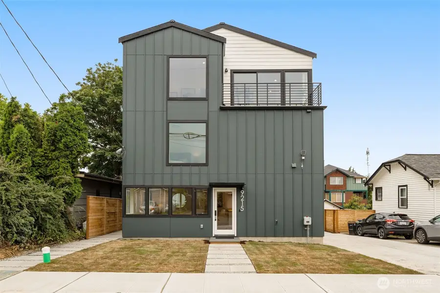 9215 12th Avenue Ne, Seattle, WA 98115 - #2