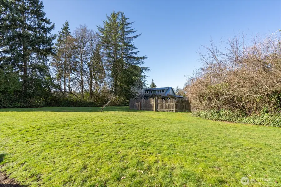 9404 NE 32nd Street, Clyde Hill, WA 98004 - #2