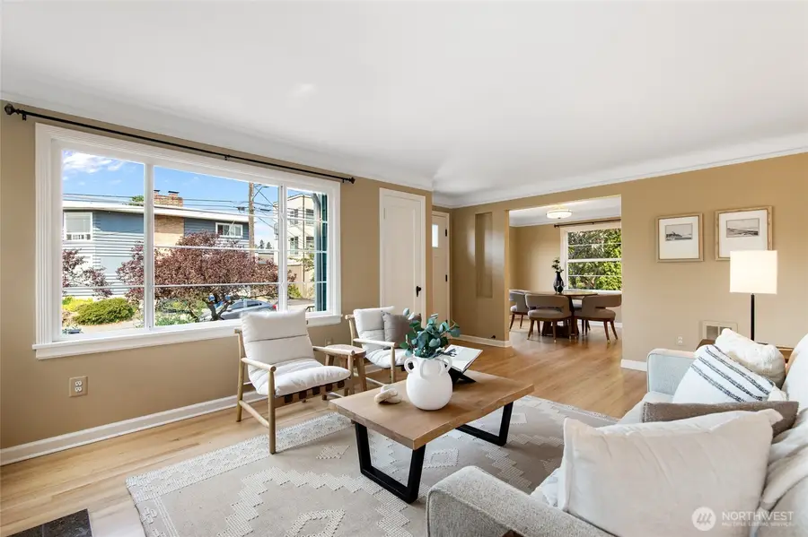 8106 Stone Avenue N, Seattle, WA 98103 - #3