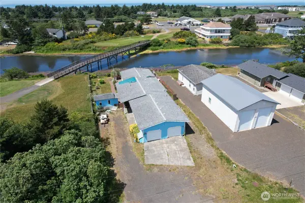 535 Canal Drive Ne, Ocean Shores, WA 98569