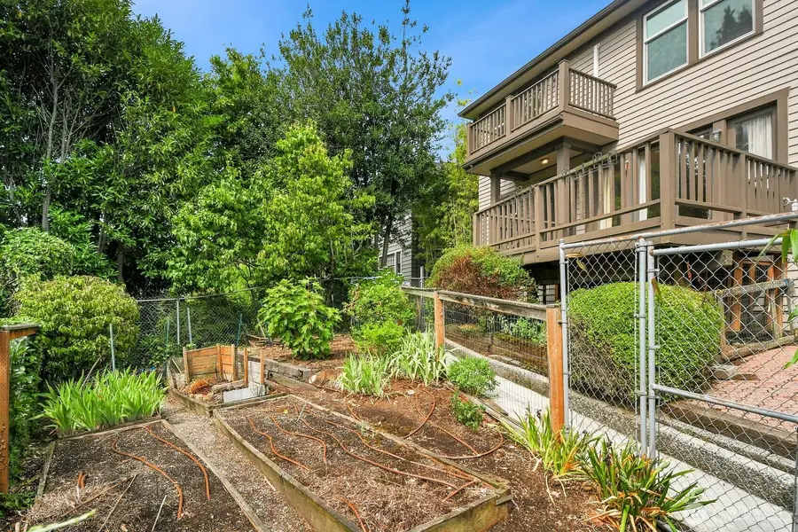 910 11th Avenue E, Seattle, WA 98102 - #3