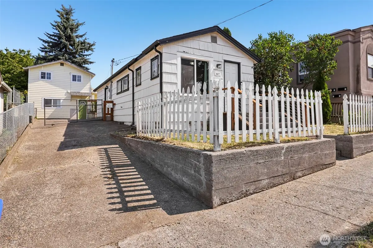 807 Columbia Street, Kelso, WA 98626 - #1