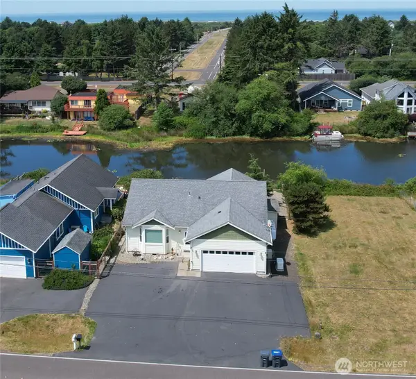 393 Canal Drive Ne, Ocean Shores, WA 98569