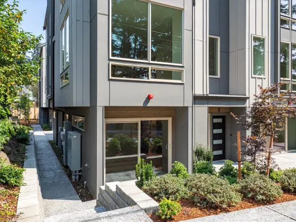 18032 Sunnyside Avenue N, Shoreline, WA 98133