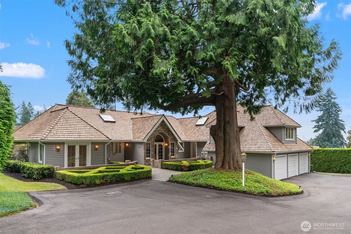 2055 94th Avenue Ne, Clyde Hill, WA 98004 - #1