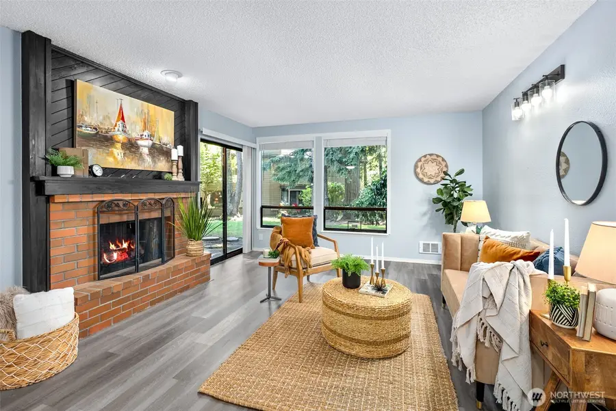19115 Ballinger Way Nw #102, Lake Forest Park, WA 98155 - #2