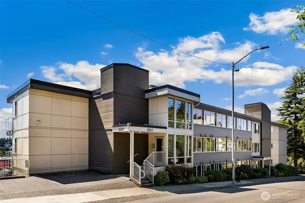 2221 Gilman Drive W #303, Seattle, WA 98119