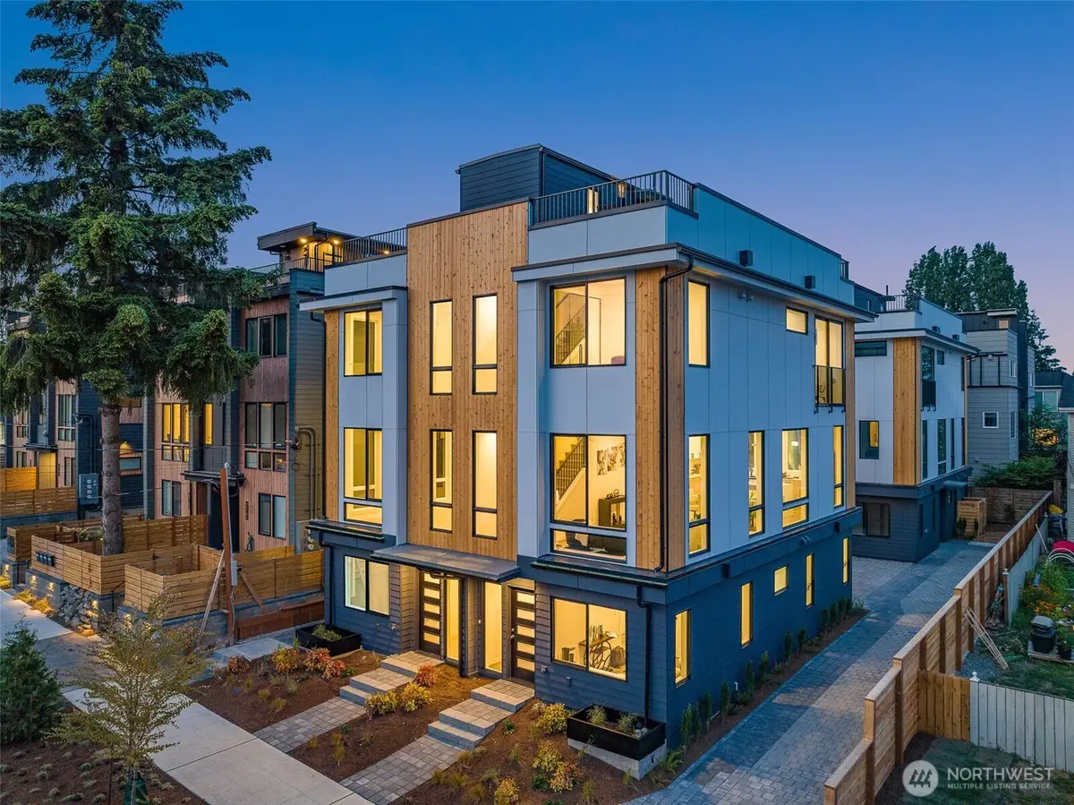 4516 Corliss Avenue N, Seattle, WA 98103 - #1