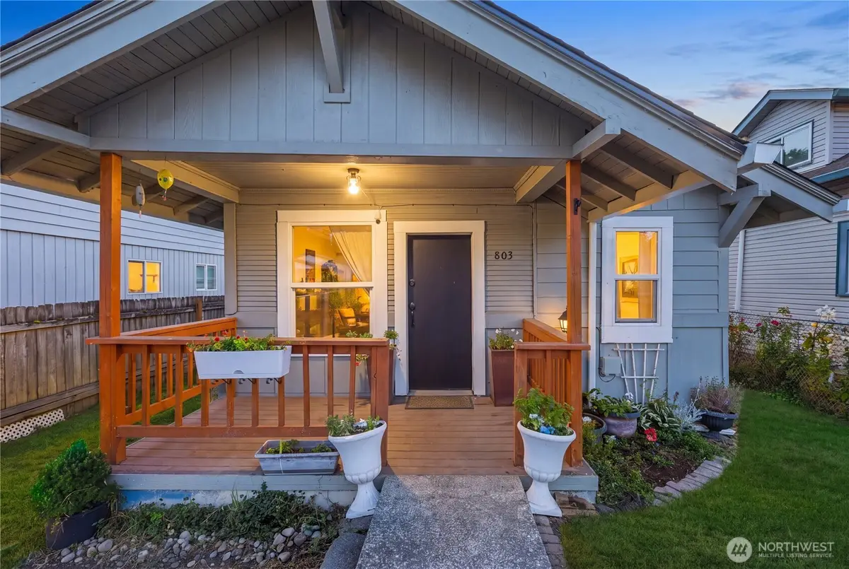 803 N Pacific Avenue, Kelso, WA 98626 - #1