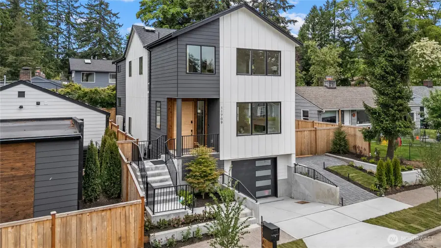 11709 Roosevelt Way Ne, Seattle, WA 98125 - #3