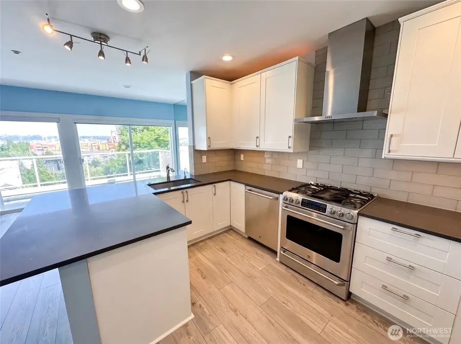 2325 Harbor Avenue Sw #B2, Seattle, WA 98126 - #2