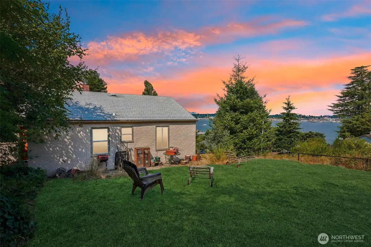 215 Farragut Ave, Port Orchard, WA 98366 - #1