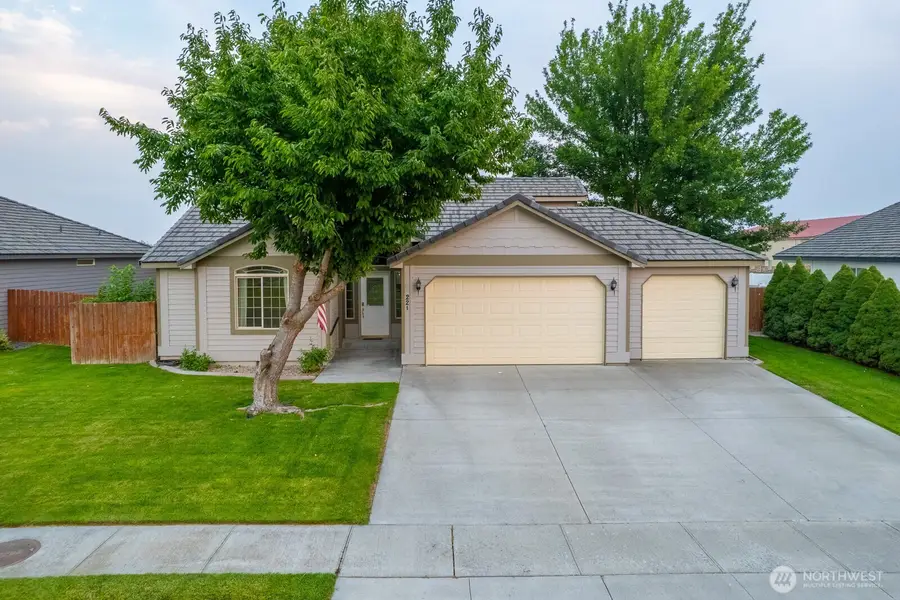 211 E Inglewood Drive, Moses Lake, WA 98837 - #3
